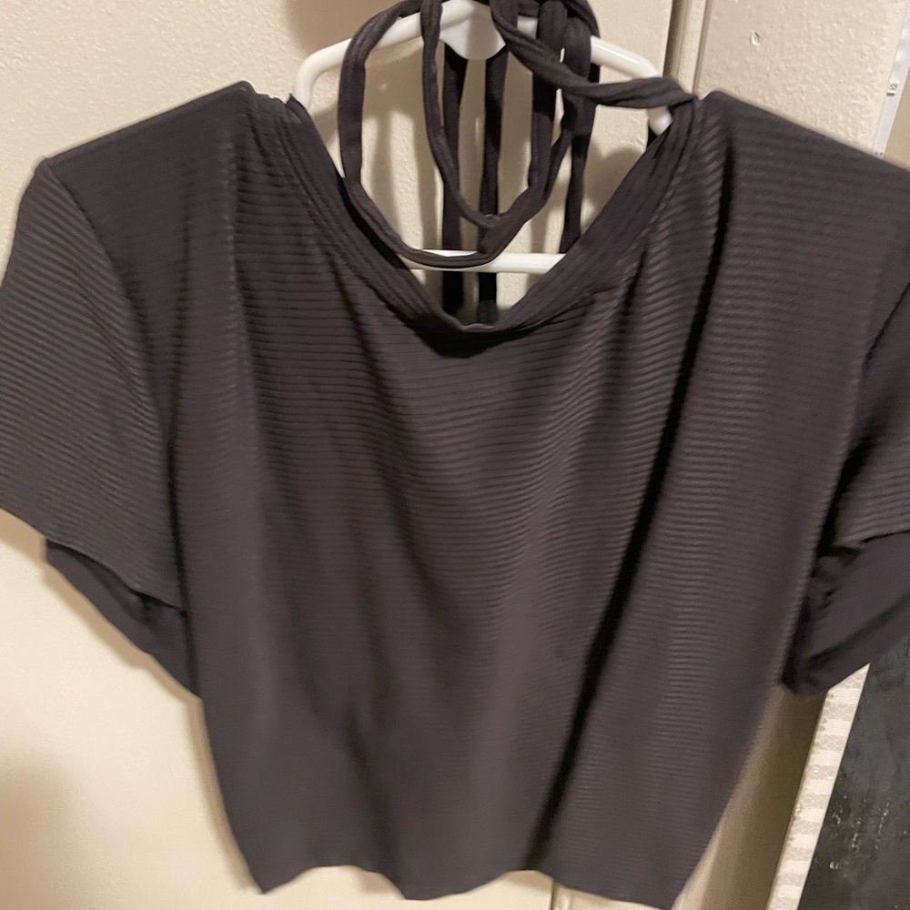 Black workout crop top with an back and ties